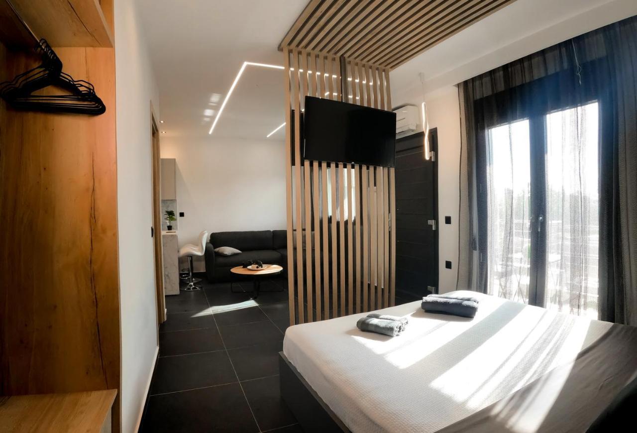 Berries Luxury Apartments ネア・ムダニア エクステリア 写真