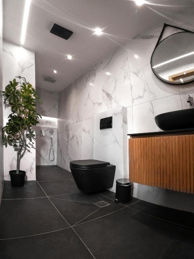 Berries Luxury Apartments ネア・ムダニア エクステリア 写真