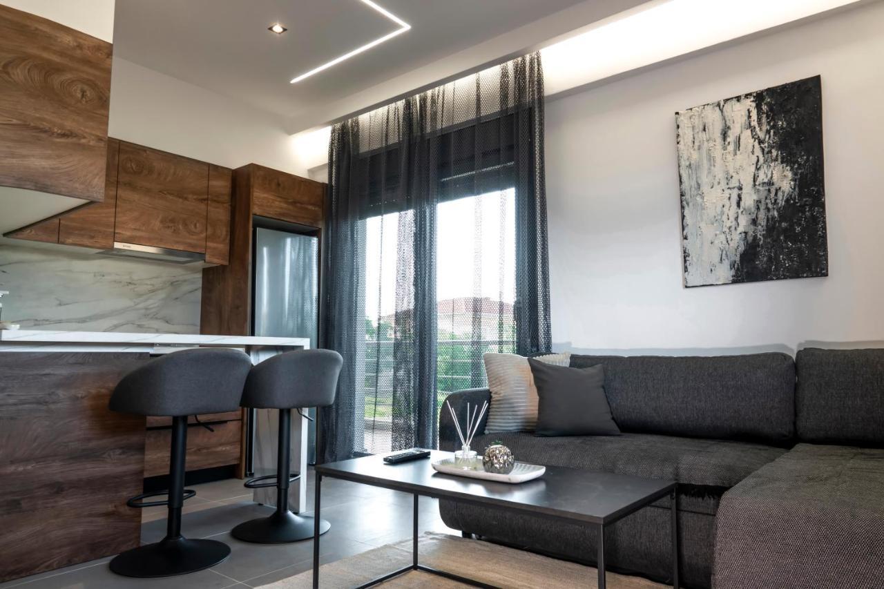 Berries Luxury Apartments ネア・ムダニア エクステリア 写真