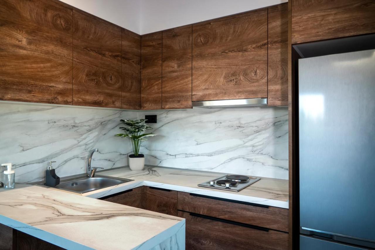 Berries Luxury Apartments ネア・ムダニア エクステリア 写真