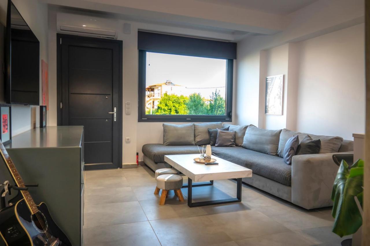 Berries Luxury Apartments ネア・ムダニア エクステリア 写真