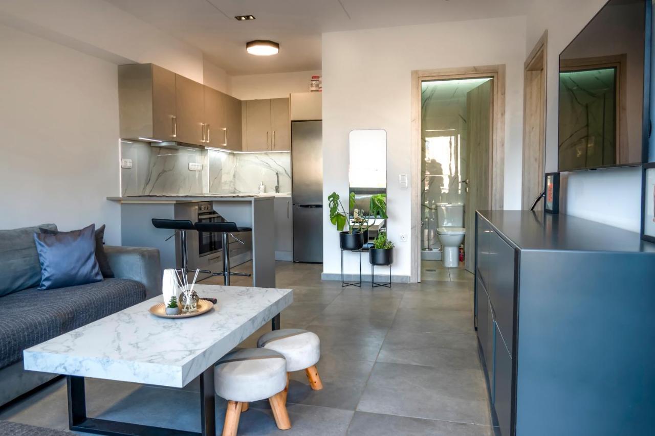 Berries Luxury Apartments ネア・ムダニア エクステリア 写真