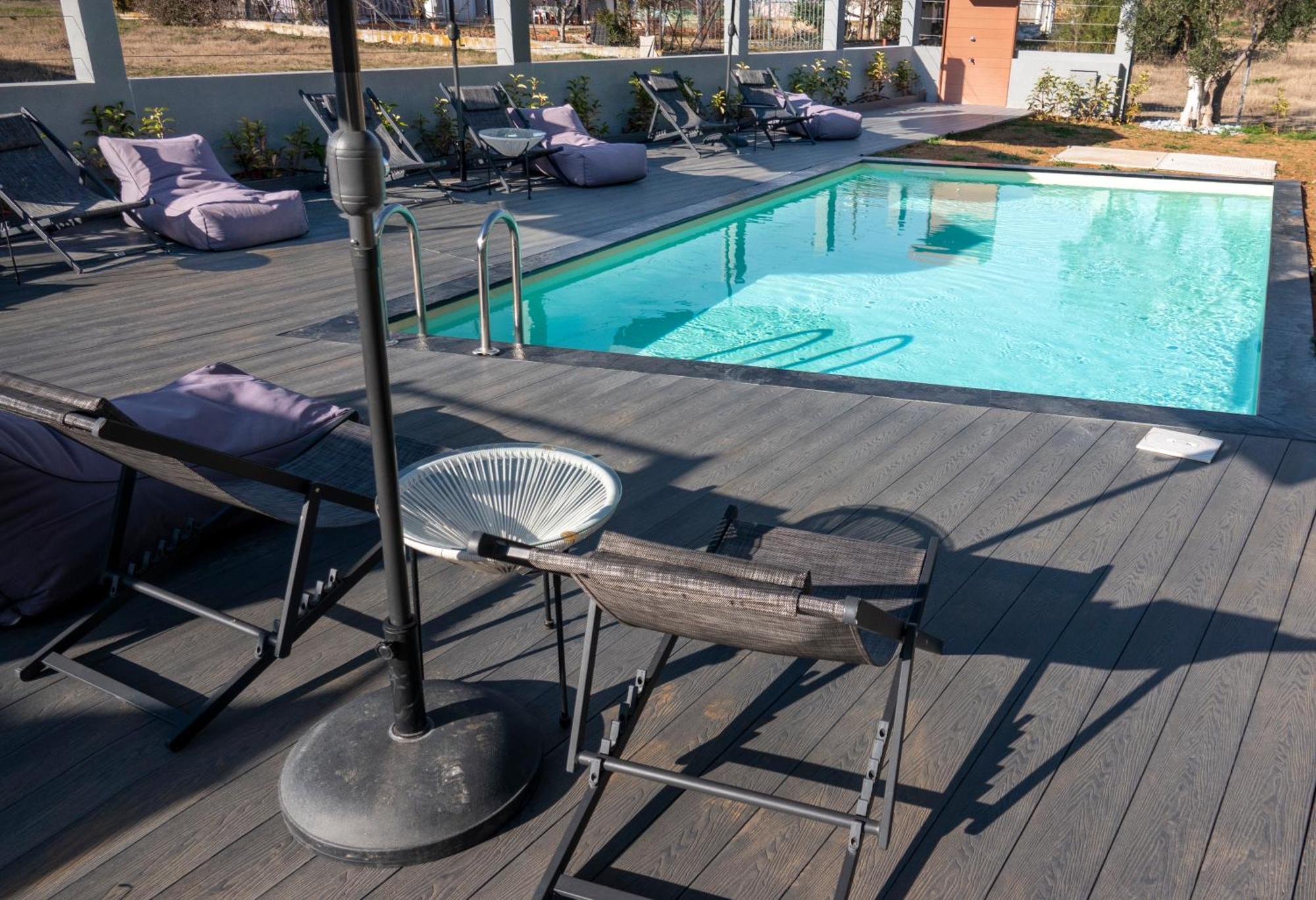 Berries Luxury Apartments ネア・ムダニア エクステリア 写真