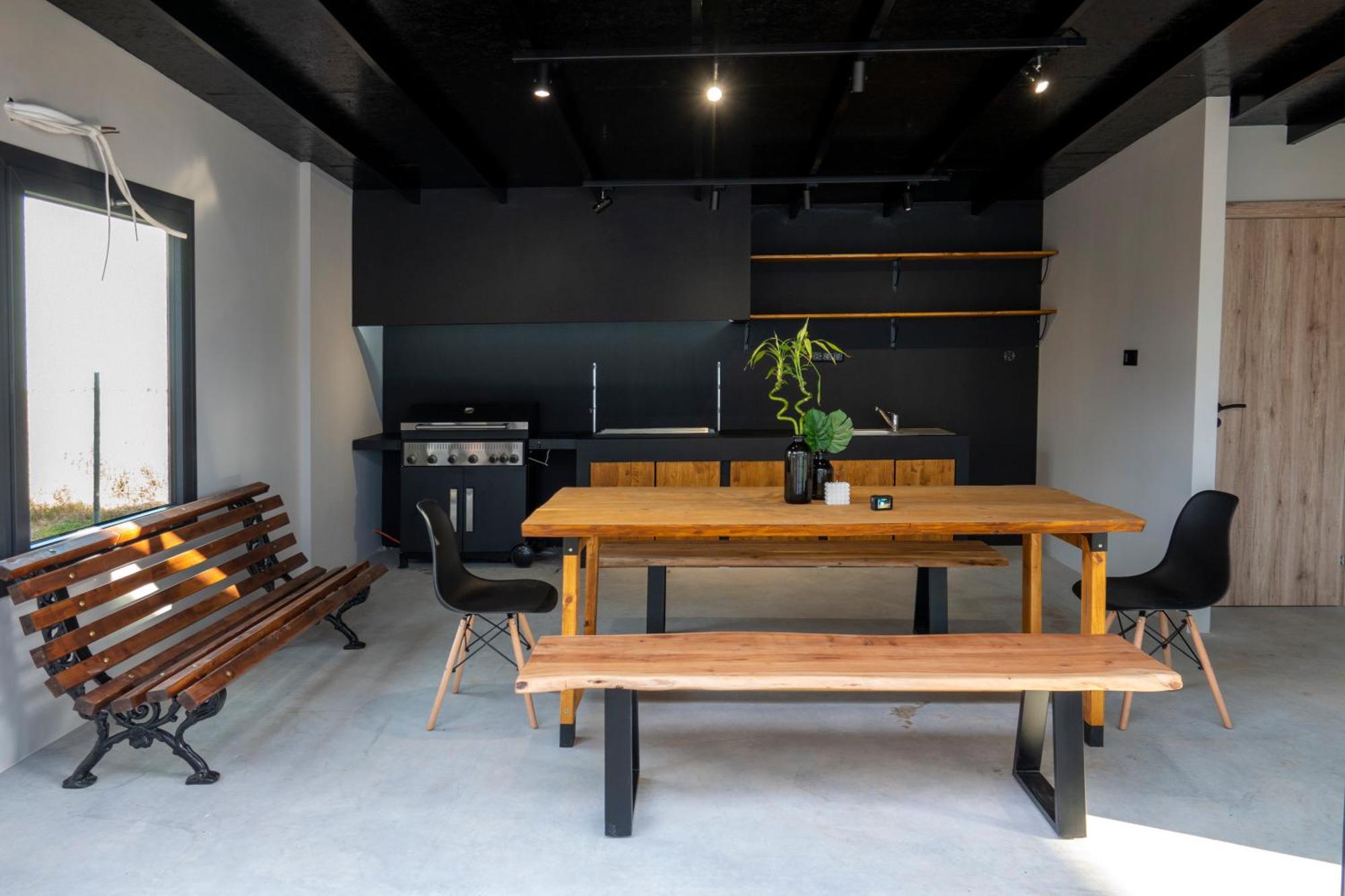 Berries Luxury Apartments ネア・ムダニア エクステリア 写真
