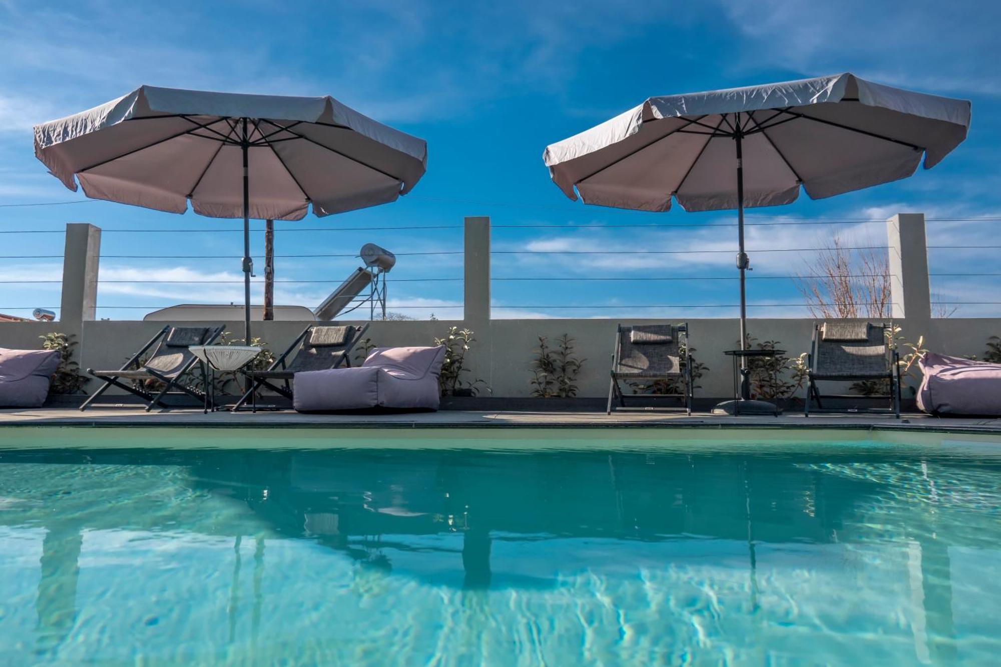 Berries Luxury Apartments ネア・ムダニア エクステリア 写真