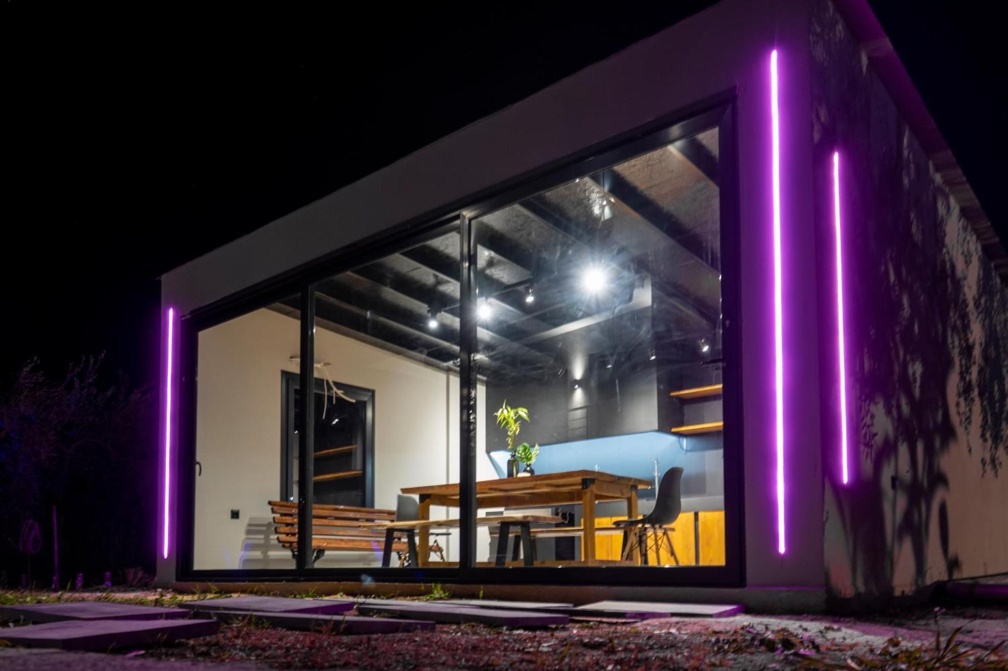 Berries Luxury Apartments ネア・ムダニア エクステリア 写真