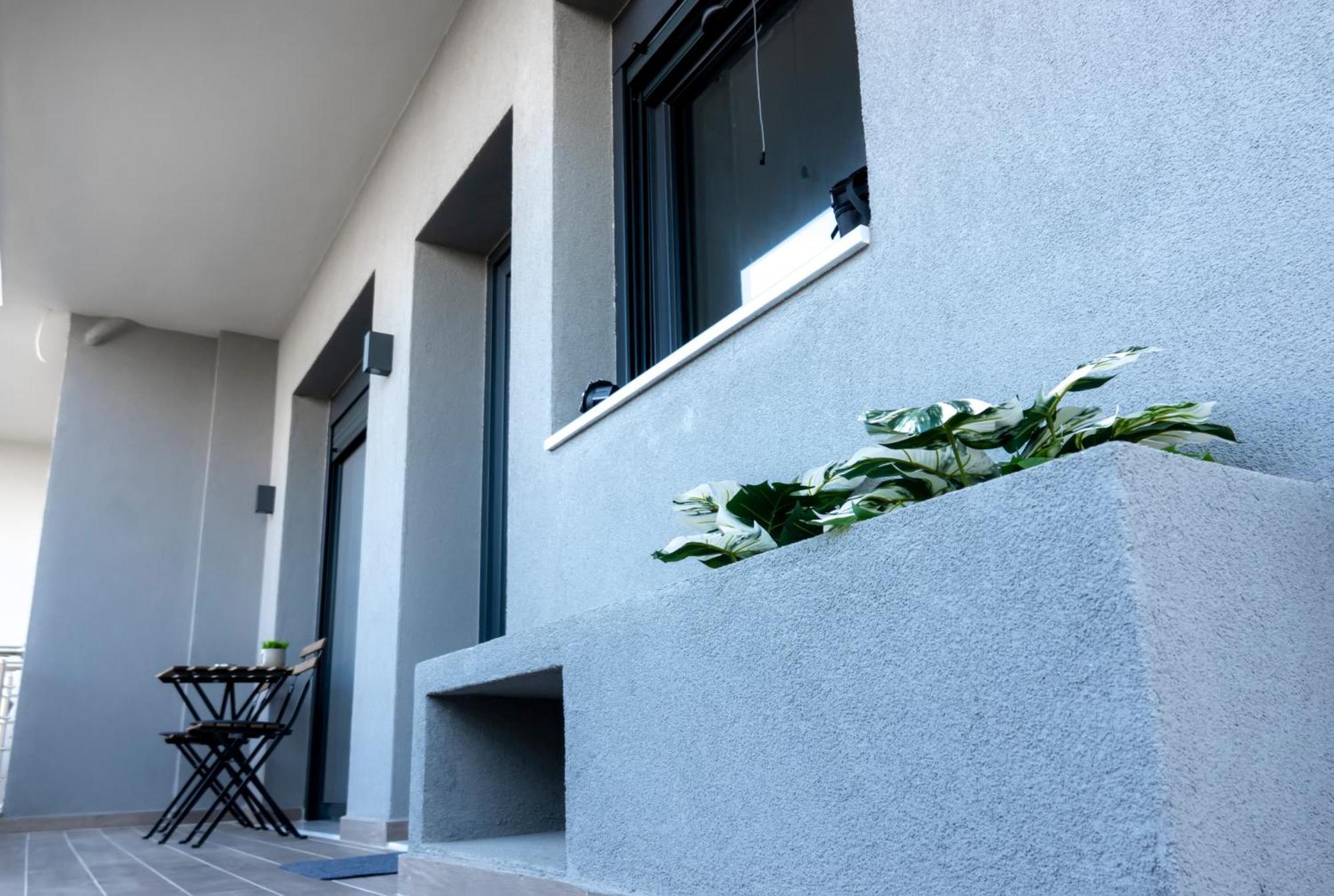 Berries Luxury Apartments ネア・ムダニア エクステリア 写真