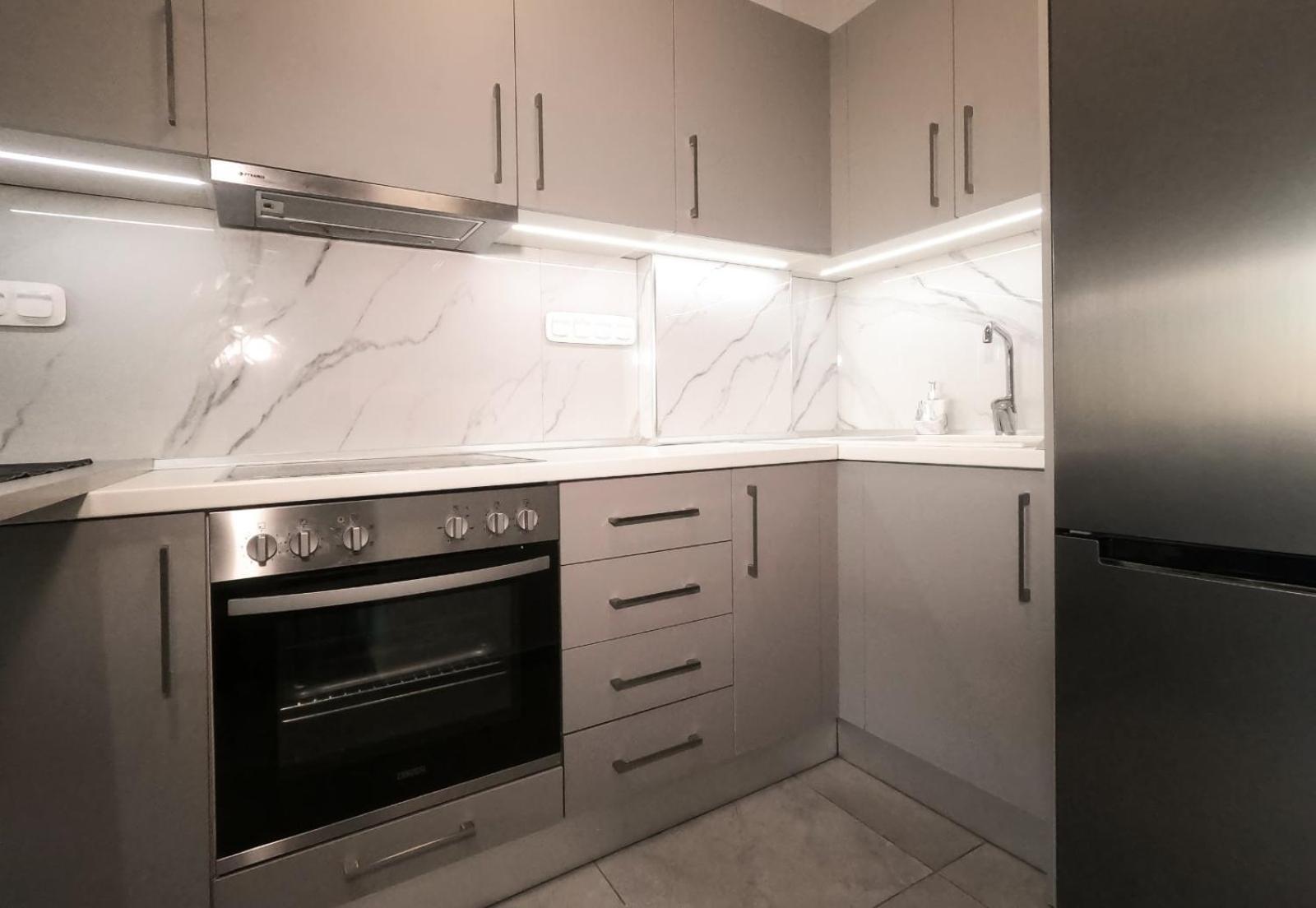 Berries Luxury Apartments ネア・ムダニア エクステリア 写真