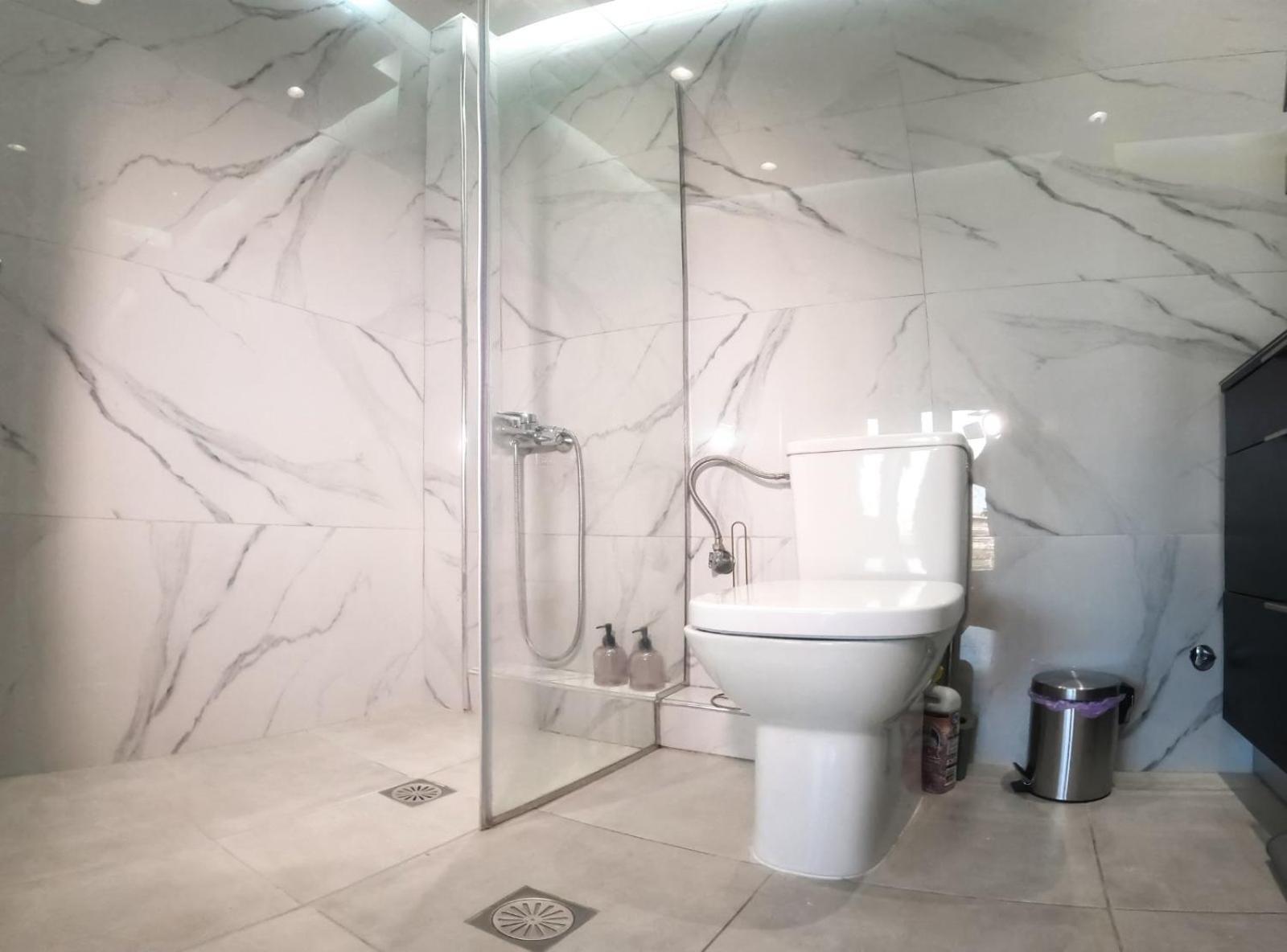 Berries Luxury Apartments ネア・ムダニア エクステリア 写真